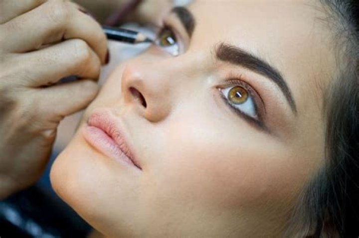 Can I wear eyeliner without mascara?