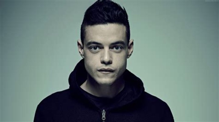 Is Elliot delusional Mr. Robot?